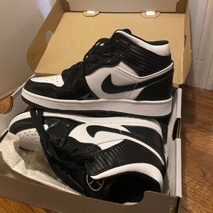 COPY - nike black and white air jordans
